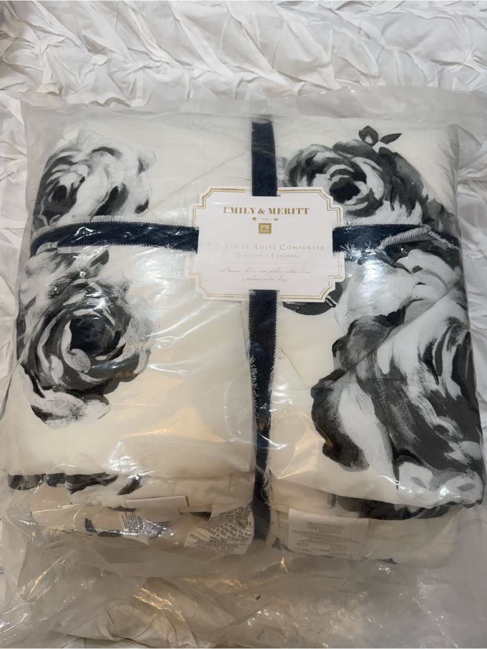 NWT Pottery Barn Teen Emily & Meritt B/W “The Bed of Roses” TXL Comforter